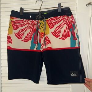 O’Neill Men’s Board Shorts – Size 34